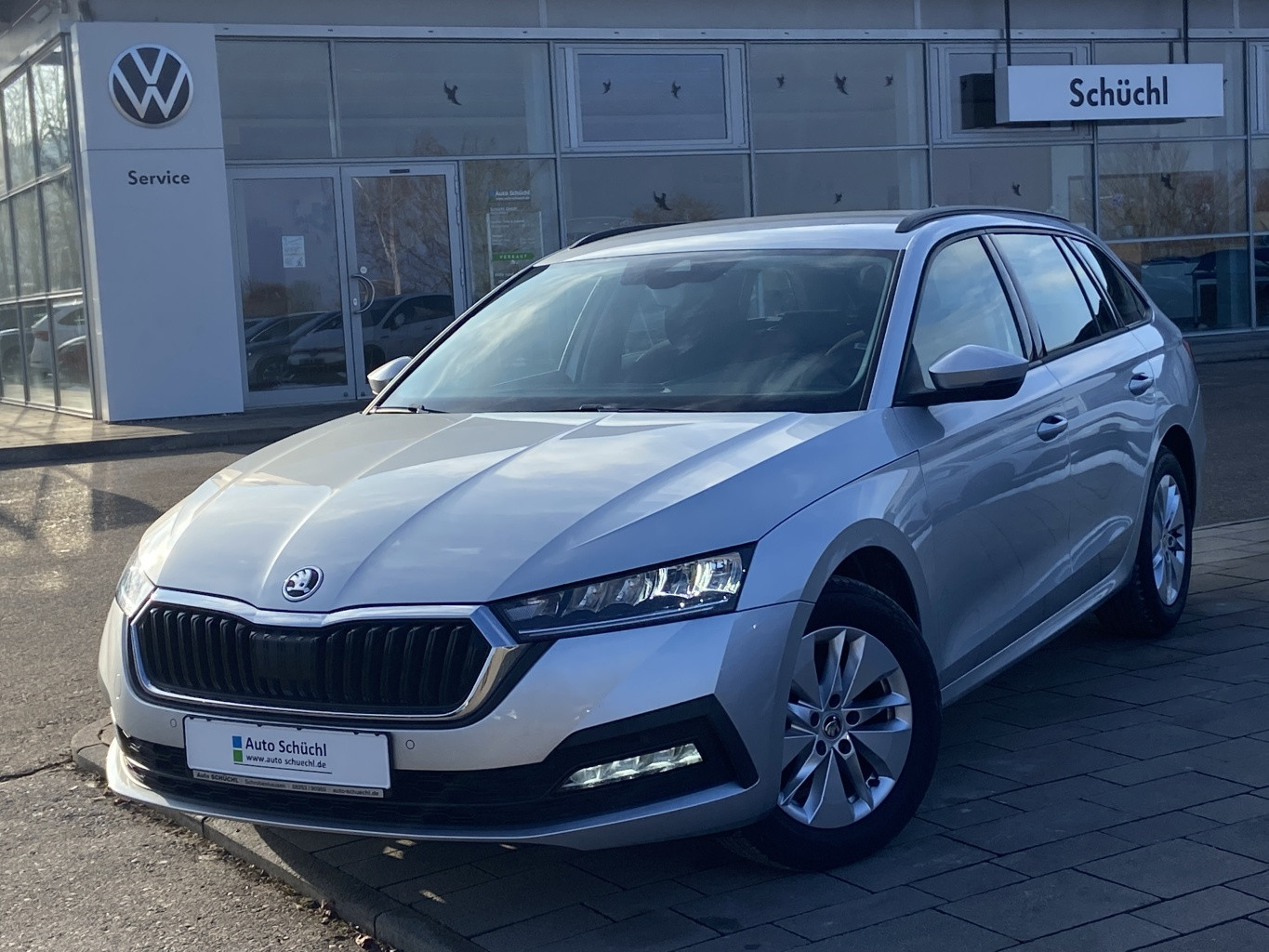 Skoda Octavia Combi 2.0 TDI AHK+SMART-LINK+VIRTUAL-COCKPIT+NAVI-COLUMBUS+LED+DAB+LANE-ASSIST+SHZ+PDC+GRA+KEYLESS+BLUETOOTH