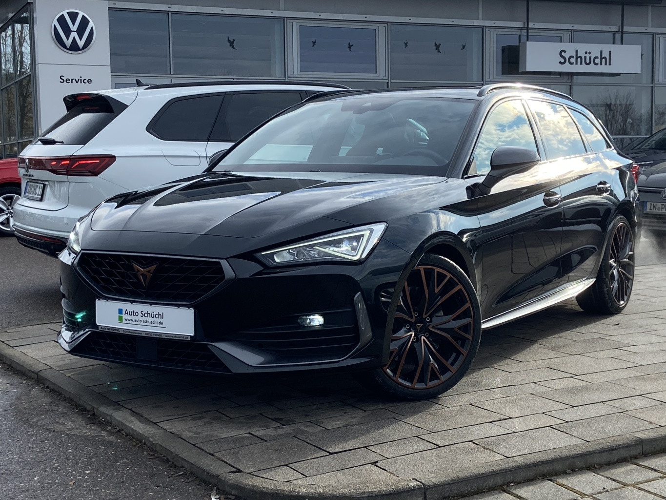 Cupra Leon ST 2.0 TSI DSG 4-DRIVE VZ EL.HECK+BEATS+PANORAMA+SUPER-SPORTLENKRAD+VIRTUAL-COCKPIT+NAVI-PRO+LED+FULL-LINK+DAB+BEATS+SHZ+PDC+BLUETOOTH+ACC+KEYLESS+LANE-ASSIST