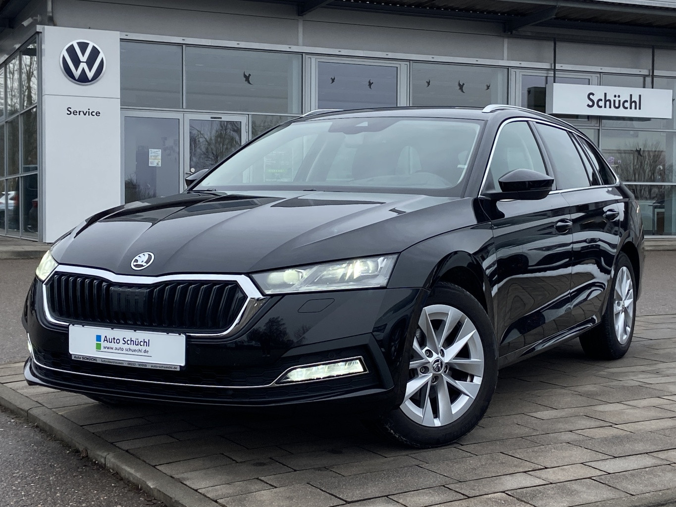 Skoda Octavia Combi 2.0 TDI DSG Style LED+TEILLEDER+HEAD-UP+SMART-LINK+VIRTUAL-COCKPIT+NAVI-COLUMBUS+DAB+SHZ+PDC+ACC+KEYLESS+BLUETOOTH+LANE-ASSIST