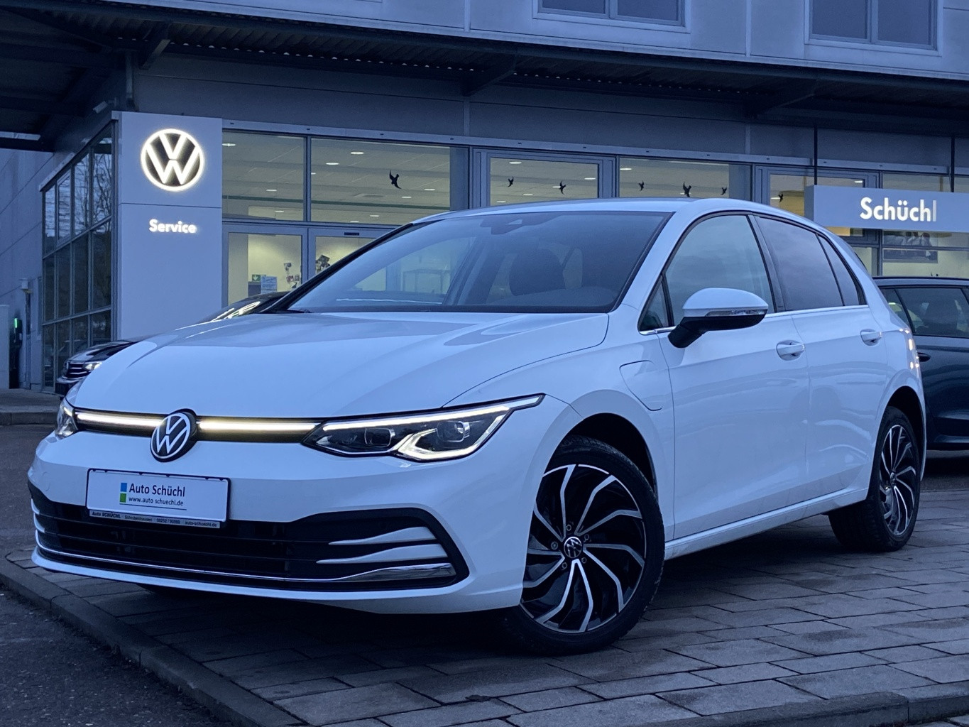 Volkswagen Golf 1.4 TSI DSG eHybrid DSG APP-CONNECT+ACTIVE-INFO+KAMERA+LED+NAVI+DAB+SHZ+PDC+ACC+BLUETOOTH+LANE-ASSIST