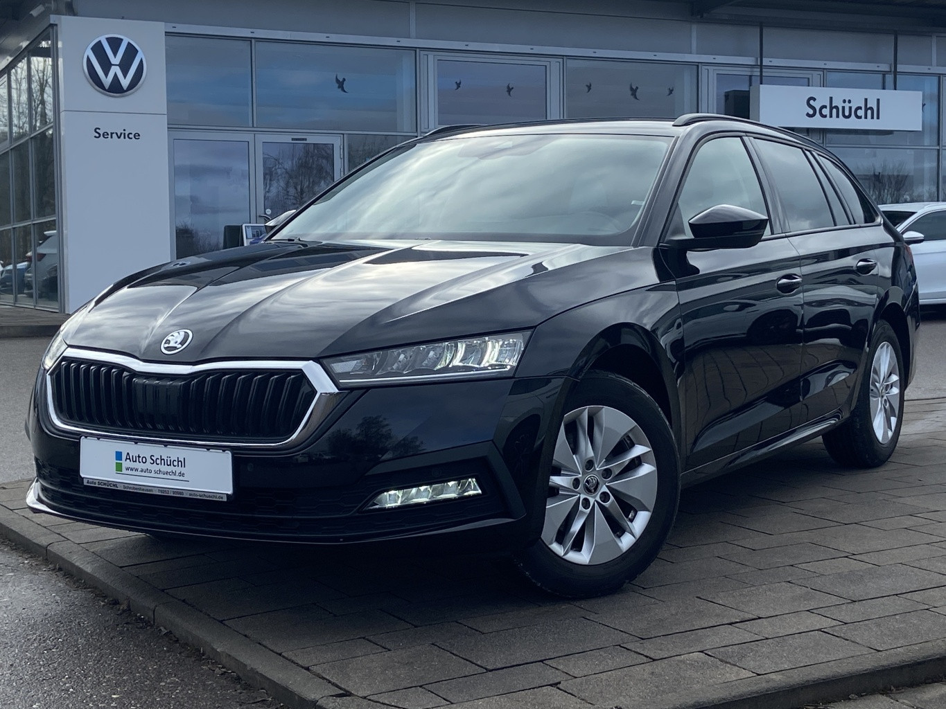 Skoda Octavia Combi 2.0 TDI DSG AHK+SMART-LINK+VIRTUAL-COCKPIT+NAVI-COLUMBUS+LED+DAB+PDC+4xSHZ+ACC+KEYLESS+BLUETOOTH+LANE-ASSIST