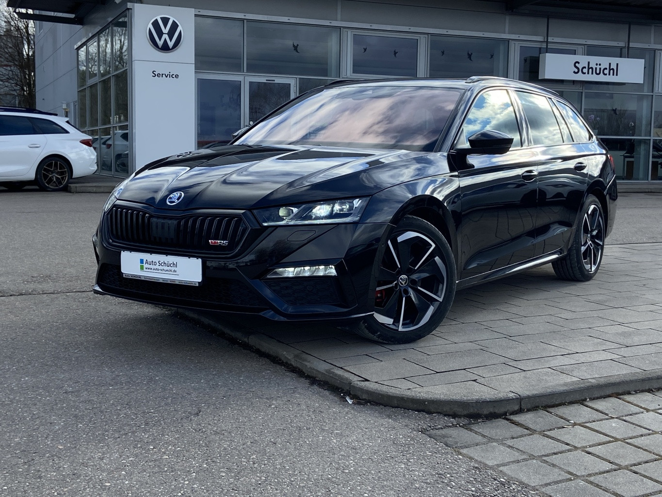 Skoda Octavia Combi RS 2.0 TDI DSG 4x4 AHK+PANO+EL.HECK+CANTON+SPORTSITZE+MATRIX-LED+HEAD-UP+SMART-LINK+VIRTUAL-COCKPIT+NAVI-COLUMBUS+KAMERA+LED+MATRIX-LED+PARKASSIST+DAB+SHZ+ACC+KEYLESS+BLUETOOTH+LANE-ASSIST