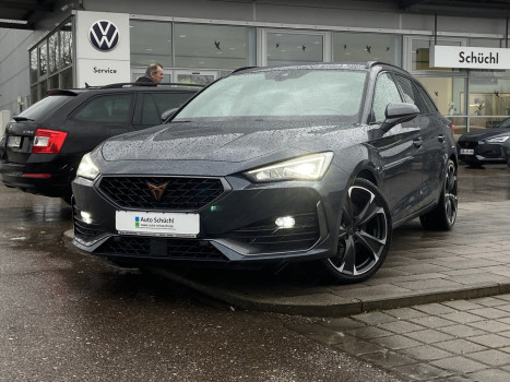 Cupra Leon ST 1.4 TSI DSG eHybrid VZ AHK+VIRTUAL-COCKPIT+NAVI-PRO+KAMERA+LED+FULL-LINK+PARKASSIST+DAB+LANE-ASSIST+SHZ+GRA+KEYLESS+BLUETOOTH 021188