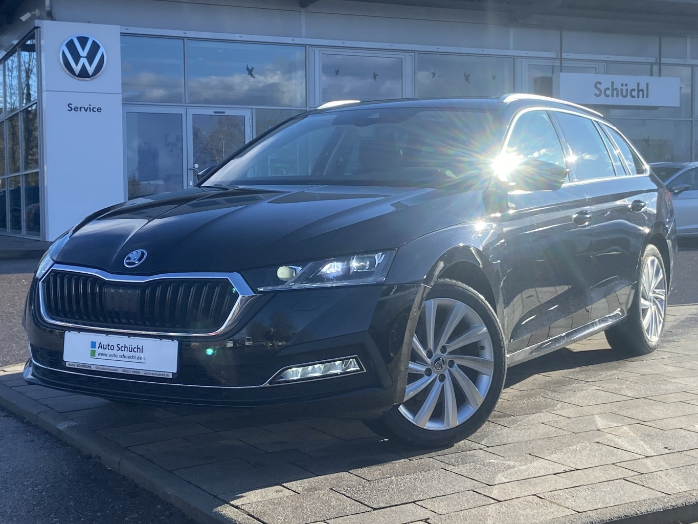 Skoda Octavia Combi iV 1.4 TSI DSG Style PANORAMA+HEAD-UP+SMART-LINK+VIRTUAL-COCKPIT+NAVI-COLUMBUS+KAMERA+LED+MATRIX-LED+PARKASSIST+DAB+4xSHZ+ACC+KEYLESS+BLUETOOTH+LANE-ASSIST