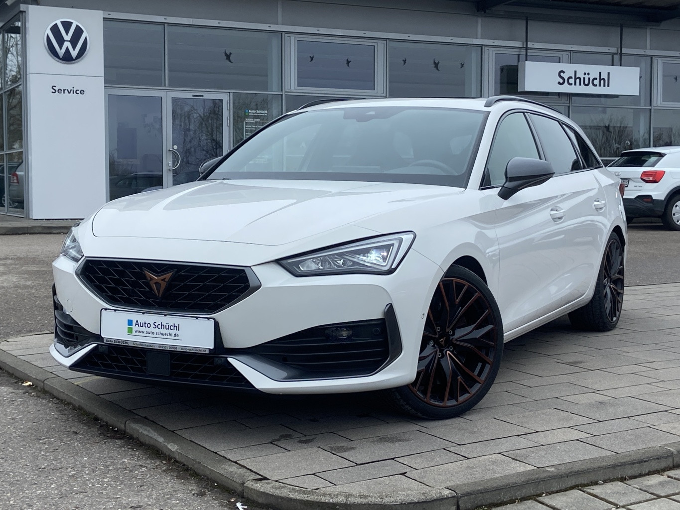 Cupra Leon ST 2.0 TSI DSG 4-DRIVE VZ PANORAMA+SUPER-SPORTLENKRAD+VIRTUAL-COCKPIT+NAVI-PRO+KAMERA+LED+FULL-LINK+PARKASSIST+DAB+BEATS+SHZ+ACC+BLUETOOTH+KEYLESS+LANE-ASSIST