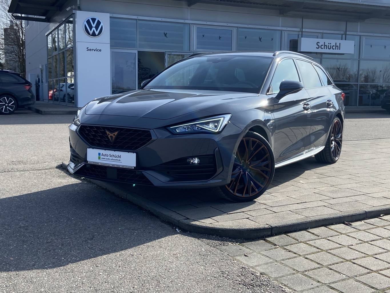 Cupra Leon ST 1.4 TSI DSG eHybrid VZ AHK+VIRTUAL-COCKPIT+NAVI-PRO+SAFE-DRIVING-XL+KAMERA+LED+PARKASSIST+DAB+LANE-ASSIST+SHZ+ACC+KEYLESS+BLUETOOTH