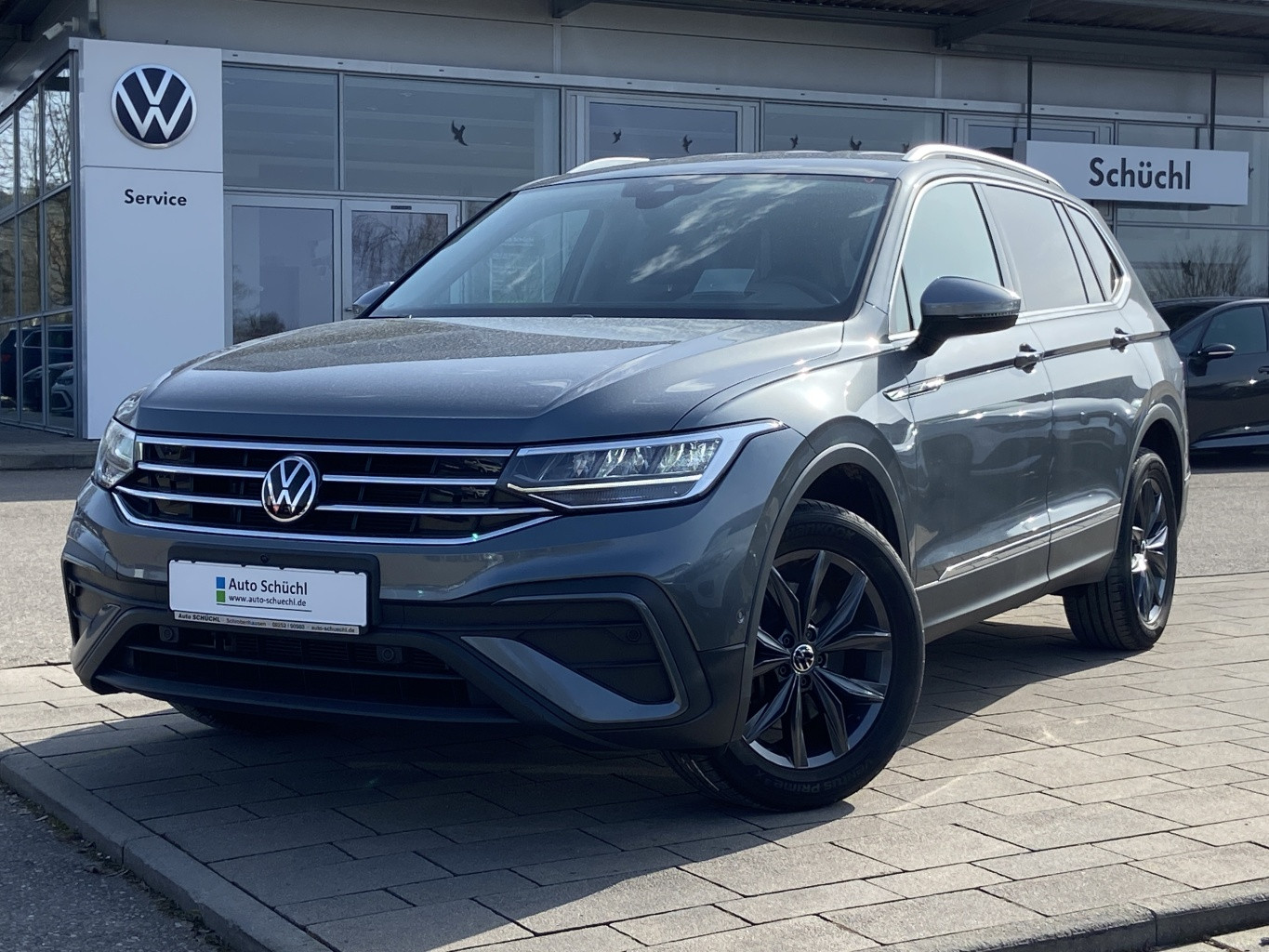 Volkswagen Tiguan Allspace 2.0 TSI DSG 4-MOTION Life 7-SITZER Sportpaket AHK+HEAD-UP+APP-CONNECT+360-KAMERA+ACTIVE-INFO+NAVI+LED+PARKASSIST+KEYLESS+DAB+SHZ+ACC+KEYLESS+BLUETOOTH+LANE-ASSIST