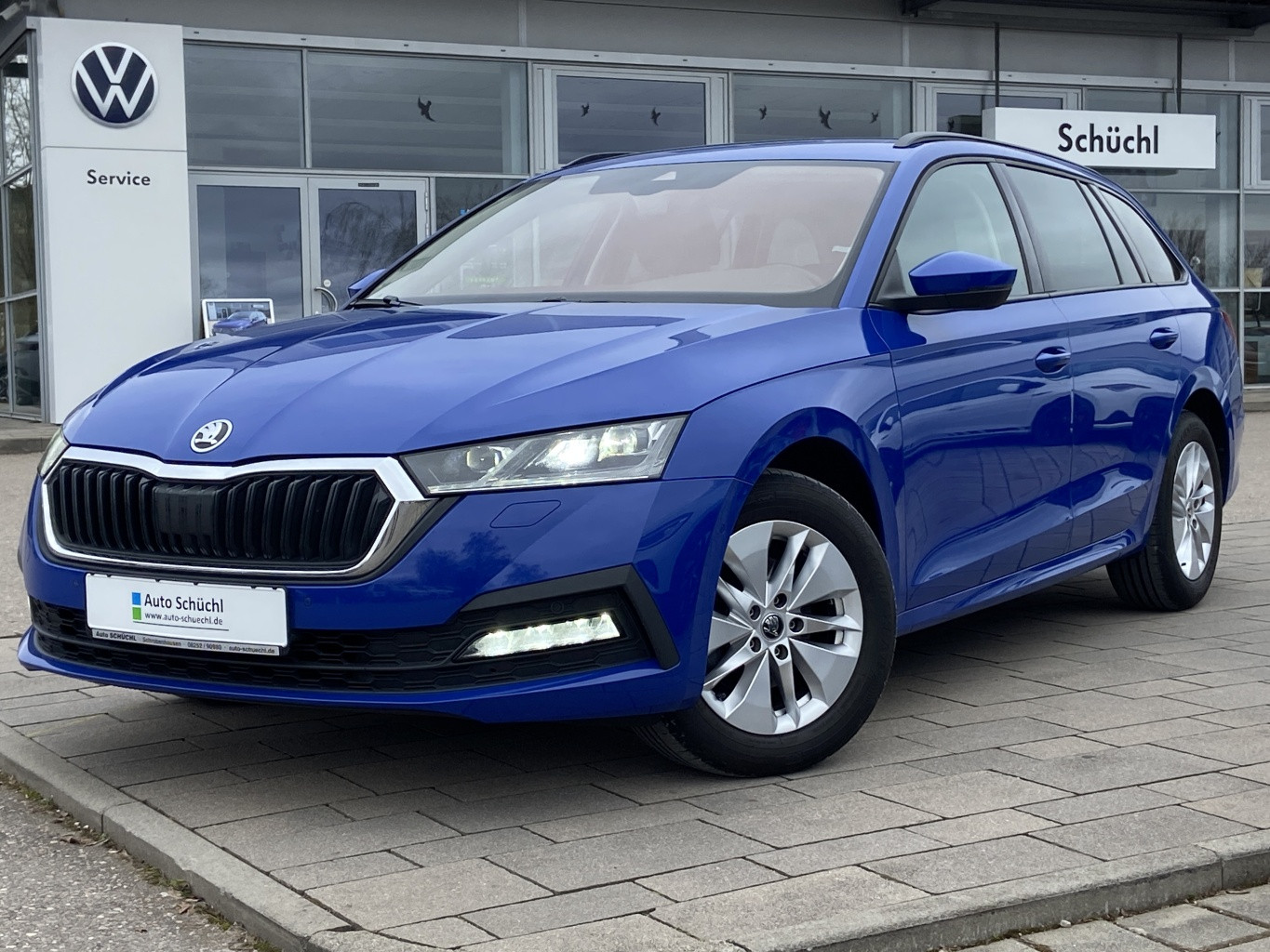 Skoda Octavia Combi 2.0 TDI DSG Ambition SMART-LINK+VIRTUAL-COCKPIT+NAVI-COLUMBUS+KAMERA+LED+MATRIX-LED+PARKASSIST+DAB+4xSHZ+ACC+KEYLESS+BLUETOOTH+LANE-ASSIST