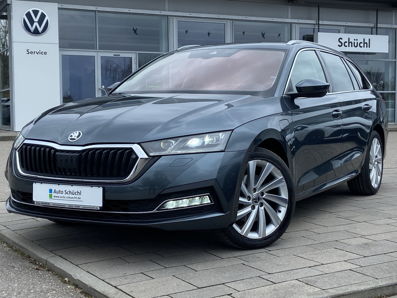 Skoda Octavia Combi 1.4 TSI DSG eHybrid HEAD-UP+SMART-LINK+VIRTUAL-COCKPIT+NAVI-COLUMBUS+KAMERA+LED+MATRIX-LED+PARKASSIST+DAB+LANE-ASSIST+4xSHZ+GRA+KEYLESS+BLUETOOTH