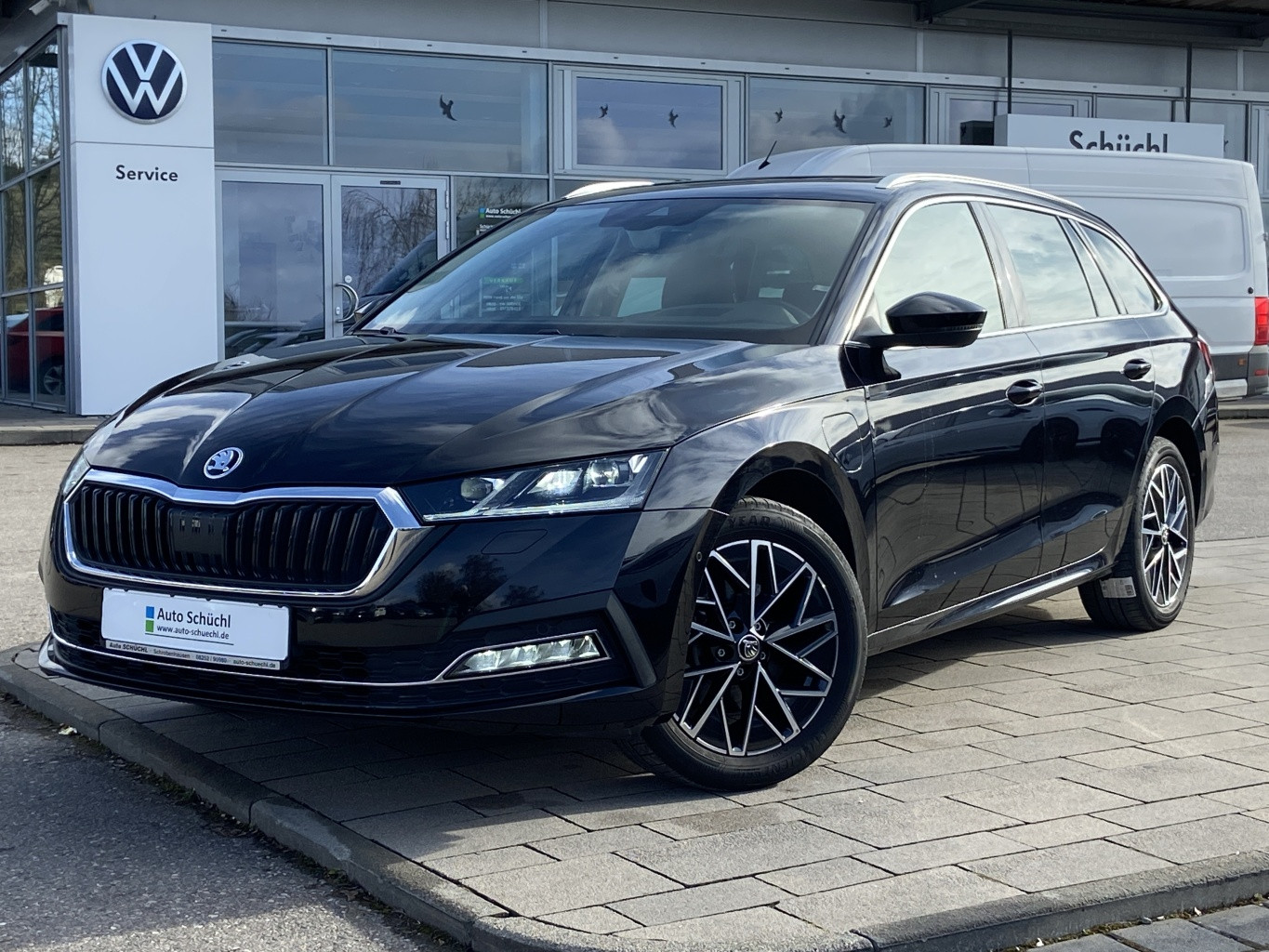 Skoda Octavia Combi iV 1.4 TSI DSG Style PANORAMA+AHK+HEAD-UP+SMART-LINK+VIRTUAL-COCKPIT+NAVI-COLUMBUS+KAMERA+LED+MATRIX-LED+PARKASSIST+DAB+4xSHZ+ACC+BLUETOOTH+KEYLESS+LANE-ASSIST