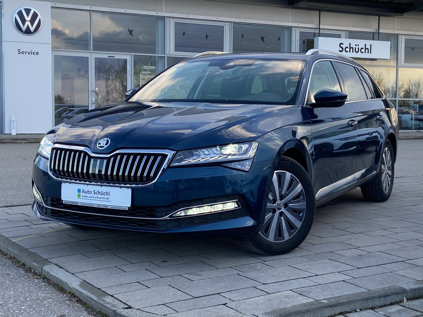 Skoda Superb Combi 2.0 TDI DSG Style AHK+SMART-LINK+VIRTUAL-COCKPIT+NAVI+LED+LED+DAB+SHZ+PDC+ACC+KEYLESS+BLUETOOTH+LANE-ASSIST