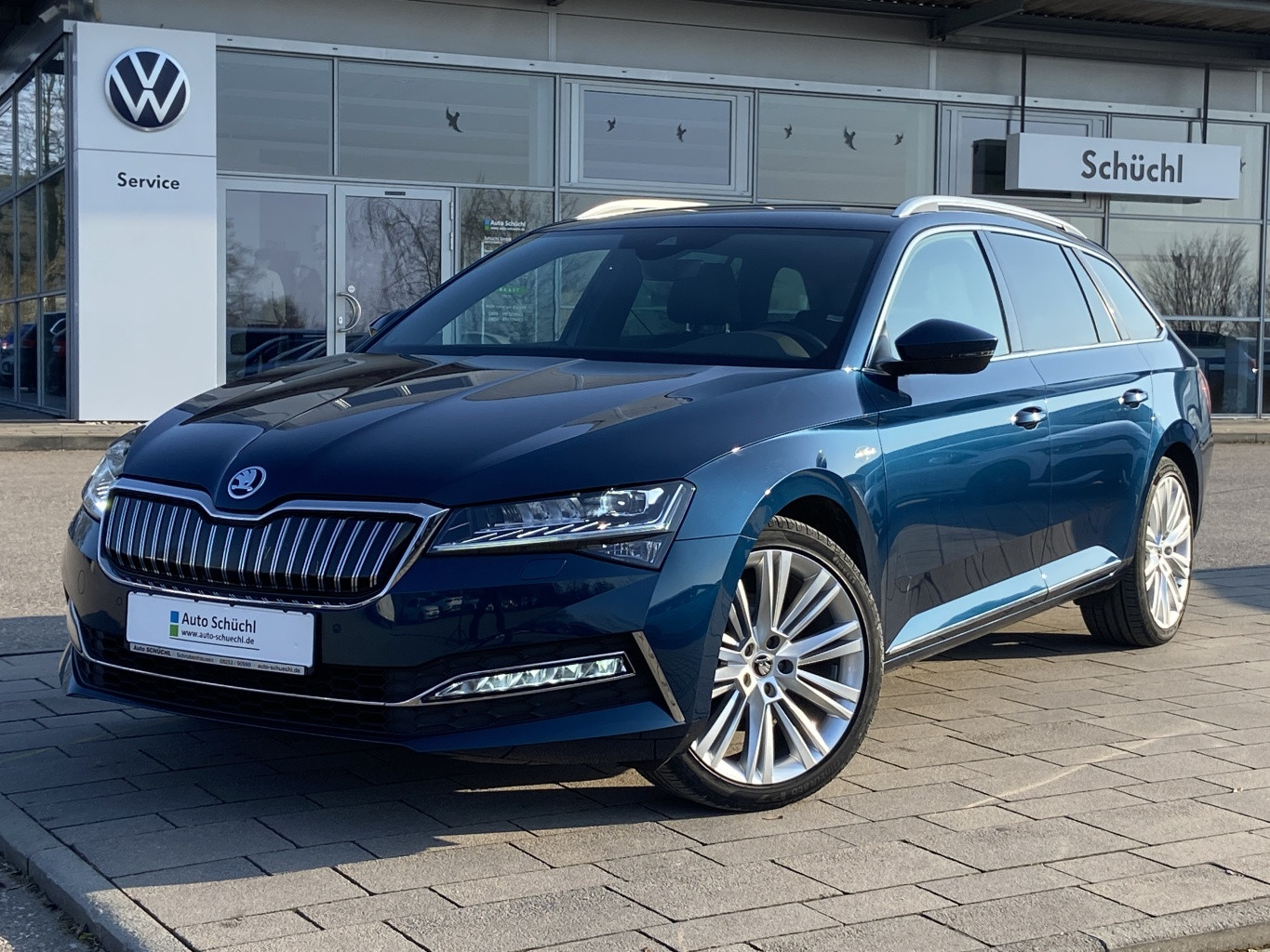 Skoda Superb Combi iV 1.4 TSI DSG eHybrid LAURIN & KLEMENT EL.HECK+CANTON+LED-MATRIX+STANDHEIZUNG+AHK+SMART-LINK+NAVI-COLUMBUS+VIRTUAL-COCKPIT+KAMERA+DAB+PDC+4xSHZ+ACC+KEYLESS+BLUETOOTH+LANE-ASSIST