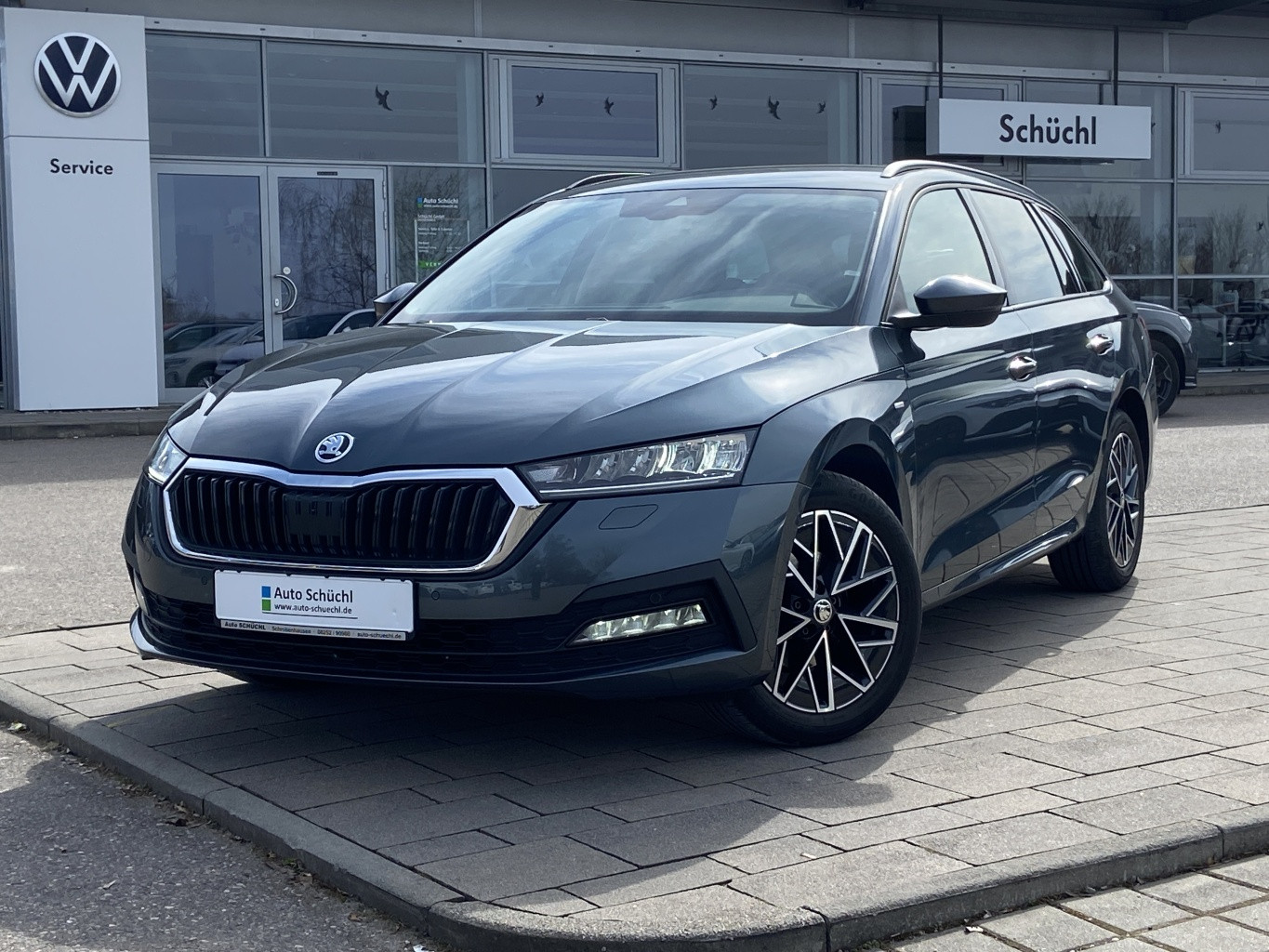 Skoda Octavia Combi 2.0 TDI DSG Clever AHK+STANDHEIZUNG+SMART-LINK+VIRTUAL-COCKPIT+NAVI-COLUMBUS+KAMERA+LED+DAB+PDC+4xSHZ+ACC+KEYLESS+BLUETOOTH+LANE-ASSIST