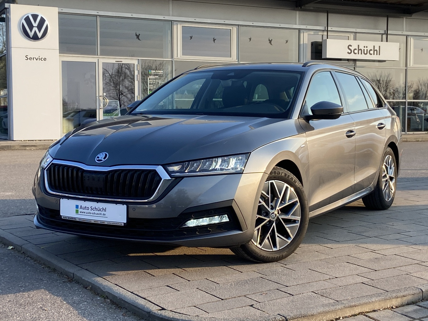 Skoda Octavia Combi 2.0 TDI DSG AHK+SMART-LINK+VIRTUAL-COCKPIT+NAVI-COLUMBUS+LED+DAB+PDC+4xSHZ+ACC+KEYLESS+BLUETOOTH+LANE-ASSIST