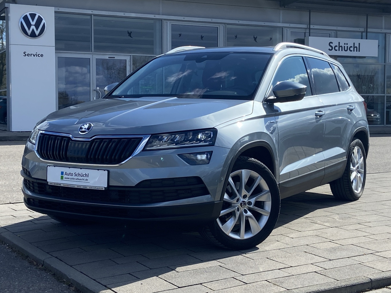 Skoda Karoq 2.0 TDI DSG 4x4 Clever CANTON+PANORAMA+AHK+SMART-LINK+360-KAMERA+NAVI-COLUMBUS+LED+PARKASSIST+KEYLESS+DAB+4xSHZ+ACC+KEYLESS+BLUETOOTH+LANE-ASSIST