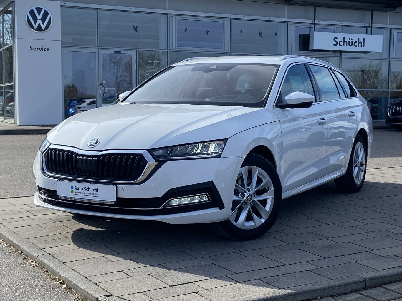 Skoda Octavia Combi 2.0 TDI DSG Style HEAD-UP+SMART-LINK+VIRTUAL-COCKPIT+NAVI-COLUMBUS+LED+DAB+SHZ+PDC+ACC+KEYLESS+BLUETOOTH+LANE-ASSIST