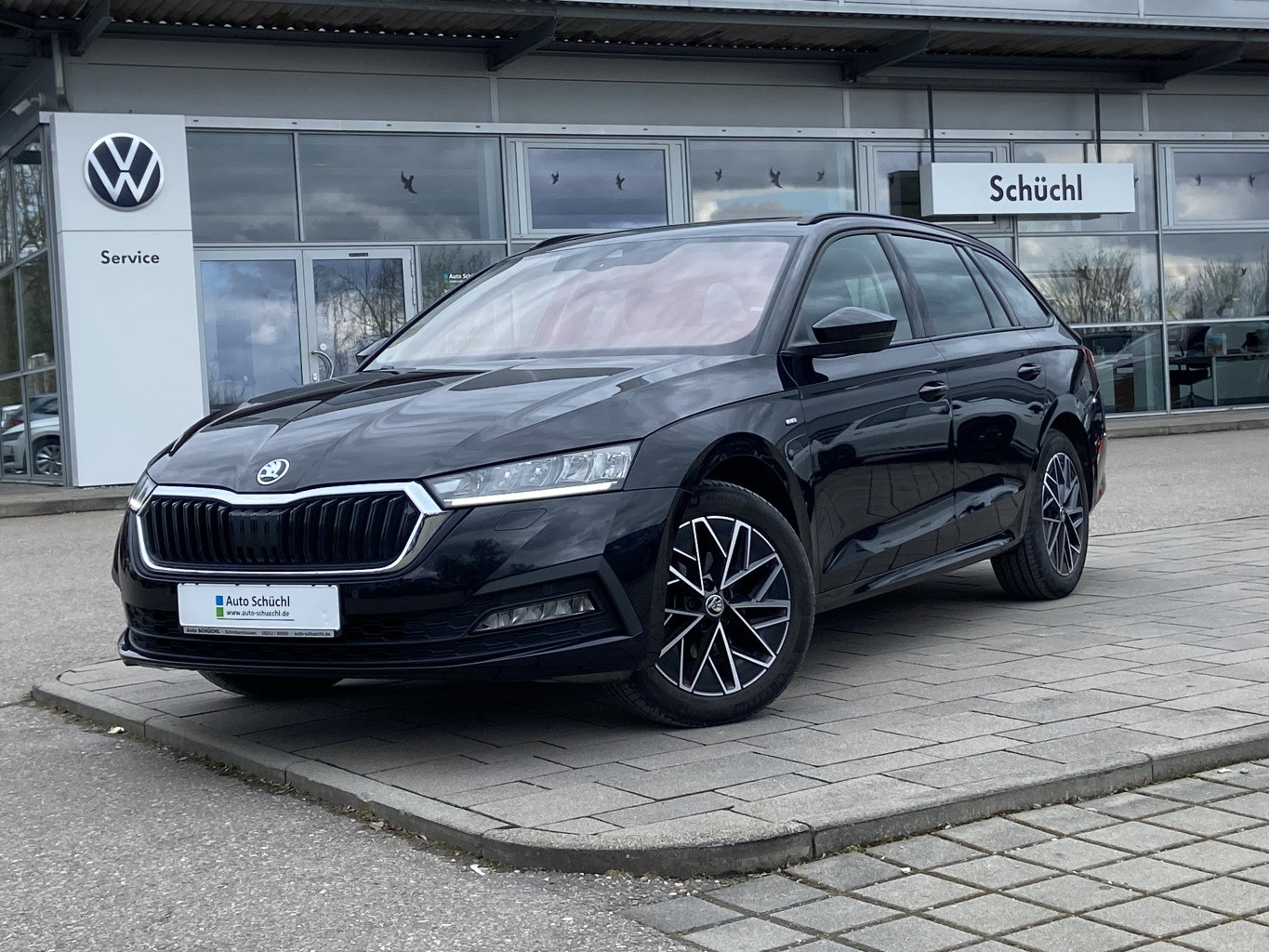 Skoda Octavia Combi 2.0 TDI DSG Clever AHK+PANORAMA+SMART-LINK+VIRTUAL-COCKPIT+NAVI-COLUMBUS+KAMERA+LED+DAB+PDC+4xSHZ+ACC+KEYLESS+BLUETOOTH+LANE-ASSIST