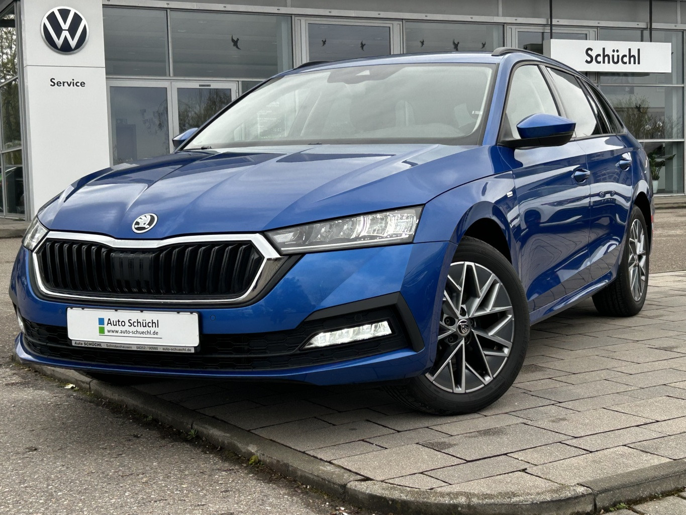 Skoda Octavia Combi 2.0 TDI DSG AHK+SMART-LINK+VIRTUAL-COCKPIT+NAVI-COLUMBUS+LED+DAB+LANE-ASSIST+PDC+4xSHZ+GRA+KEYLESS+BLUETOOTH