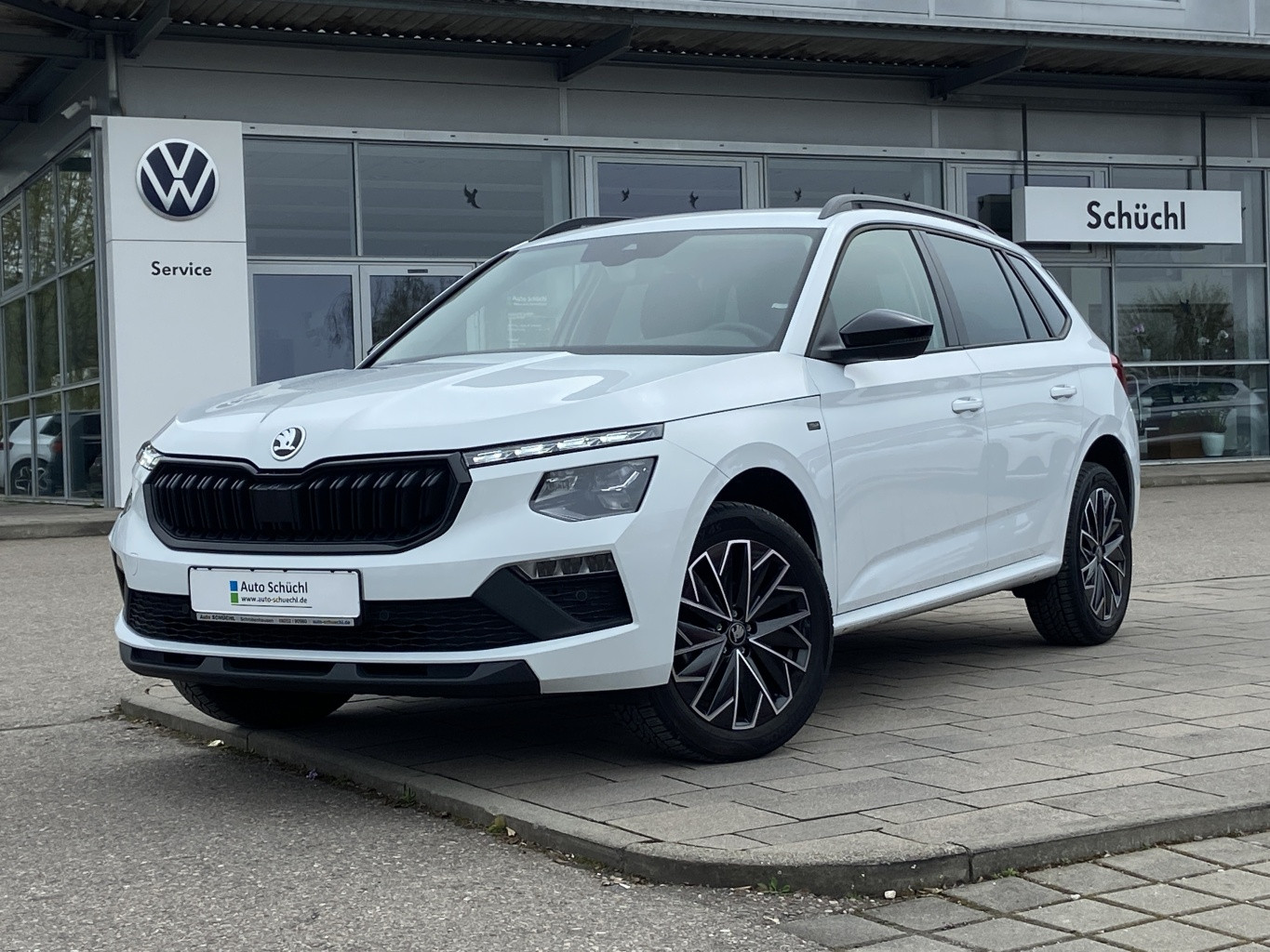 Skoda Kamiq 1.5 TSI DSG Tour AHK+SMART-LINK+ACC+LANE-ASSIST+NAVI-COLUMBUS+VIRTUAL-COCKPIT+KAMERA+LED+LED+DAB+SHZ+PDC+ACC+KEYLESS