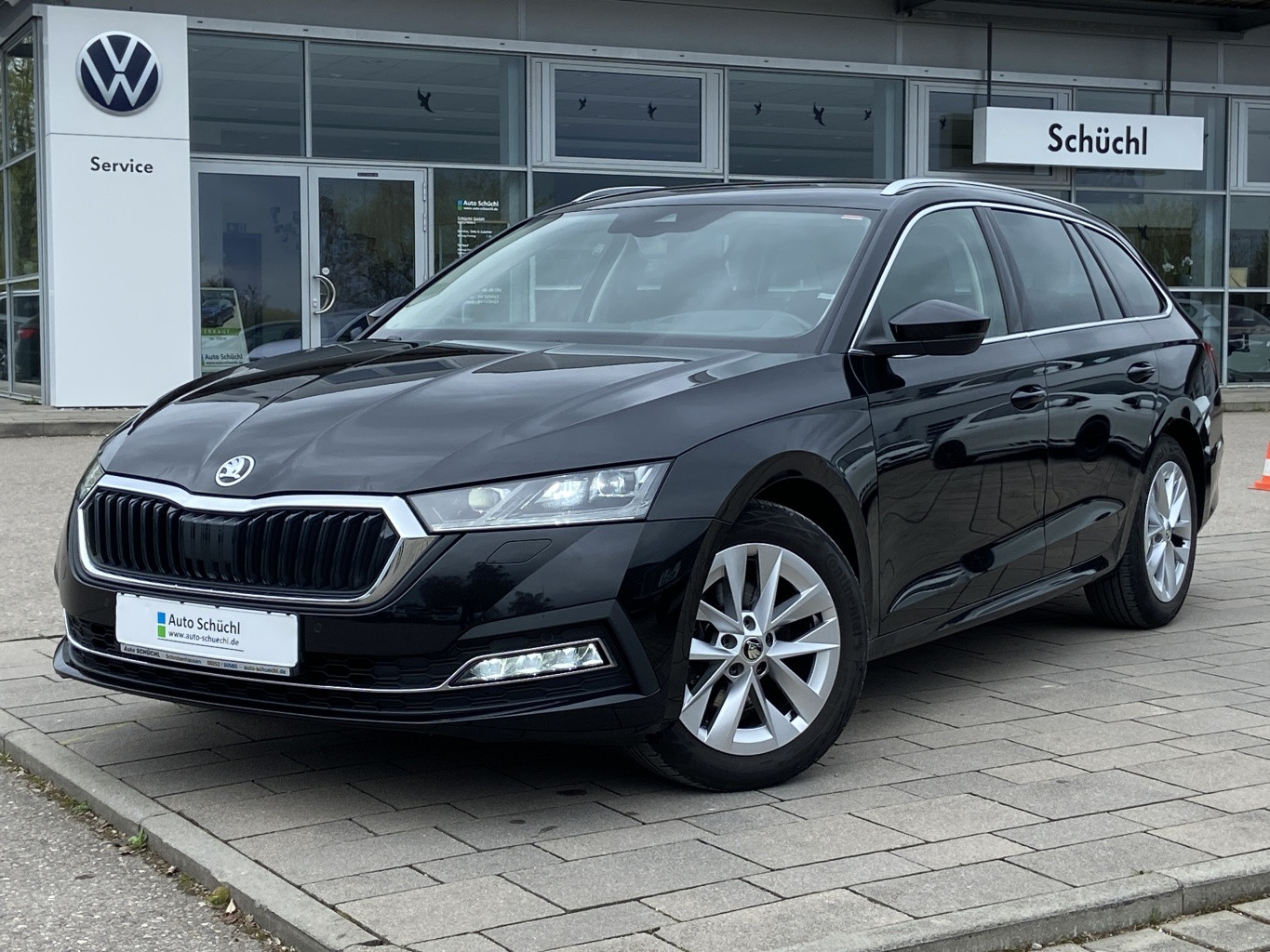 Skoda Octavia Combi 2.0 TDI DSG Style EL.HECK+AHK+HEAD-UP+LED-MATRIX+SMART-LINK+VIRTUAL-COCKPIT+NAVI-COLUMBUS+KAMERA+LED+MATRIX-LED+PARKASSIST+DAB+4xSHZ+ACC+KEYLESS+BLUETOOTH+LANE-ASSIST