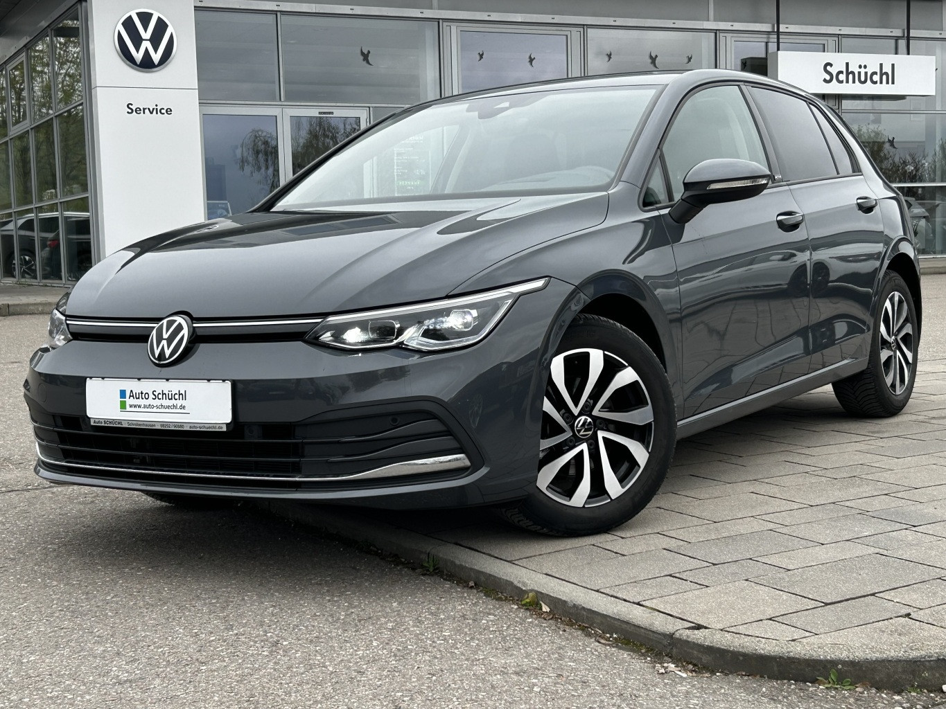 Volkswagen Golf 1.5 TSI Active GARANTIE+STANDHEIZUNG+HEAD-UP+ACC+APP-CONNECT+ACTIVE-INFO+ACC+LANE-ASSIST+KAMERA+NAVI+LED+PARKASSIST+DAB+4xSHZ+ACC+BLUETOOTH