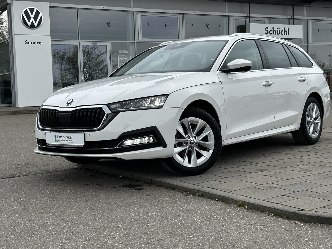 Skoda Octavia Combi 2.0 TDI DSG Style HEAD-UP+SMART-LINK+VIRTUAL-COCKPIT+NAVI-COLUMBUS+LED+DAB+SHZ+PDC+ACC+KEYLESS+BLUETOOTH+LANE-ASSIST
