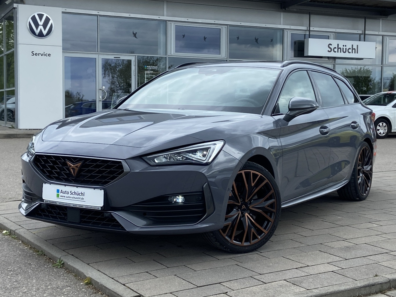 Cupra Leon VZ ST 1.4 TSI DSG eHybrid PAKET-XL+PANORAMA+VIRTUAL-COCKPIT+NAVI-PRO+KAMERA+LED+FULL-LINK+PARKASSIST+DAB+SHZ+ACC+BLUETOOTH+KEYLESS+LANE-ASSIST