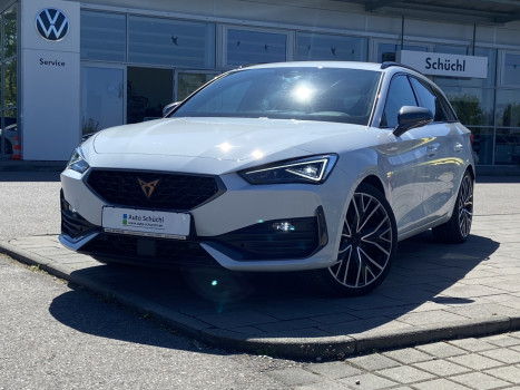Cupra Leon ST 1.4 TSI DSG eHybrid DSG AHK+SUPER-SPORTLENKRAD+SAFE-DRIVING-XL+VIRTUAL-COCKPIT+NAVI-PRO+KAMERA+LED+MATRIX-LED+FULL-LINK+PARKASSIST+DAB+BEATS+SHZ+ACC+BLUETOOTH+KEYLESS+LANE-ASSIST 044496