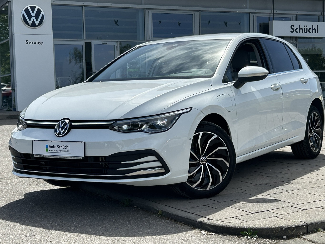 Volkswagen Golf 1.4 TSI DSG STYLE eHybrid GARANTIE+HEAD-UP+APP-CONNECT+ACTIVE-INFO+KAMERA+NAVI+LED+PARKASSIST+DAB+SHZ+ACC+BLUETOOTH+KEYLESS+LANE-ASSIST
