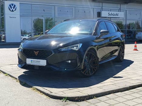 Cupra Leon ST 1.4 TSI DSG eHybrid VZ BREMBO+AHK+SUPER-SPORTLENKRAD+VIRTUAL-COCKPIT+NAVI-PRO+KAMERA+LED+FULL-LINK+PARKASSIST+DAB+SHZ+ACC+BLUETOOTH+KEYLESS+LANE-ASSIST 024015