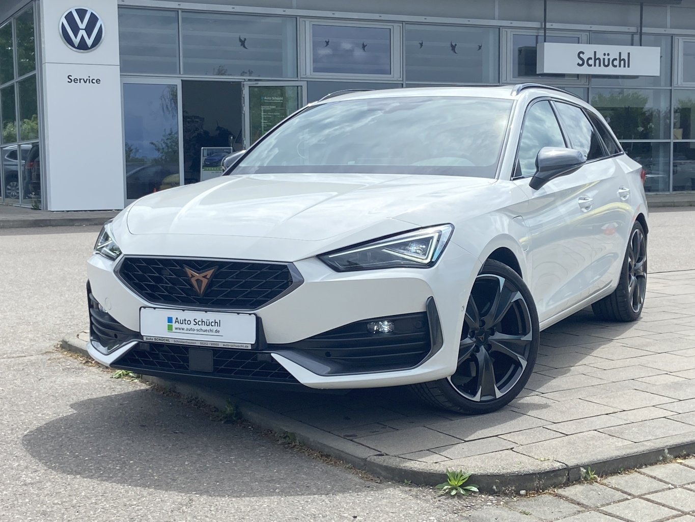 Cupra Leon ST VZ 1.4 TSI DSG eHybrid PANORAMA+VIRTUAL-COCKPIT+NAVI-PRO+KAMERA+LED+MATRIX-LED+FULL-LINK+PARKASSIST+DAB+LANE-ASSIST+BEATS+SHZ+GRA+BLUETOOTH+KEYLESS