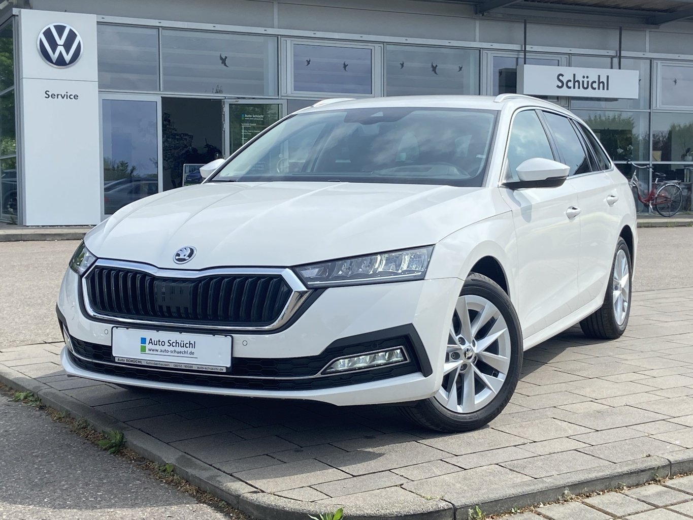 Skoda Octavia Combi 2.0 TDI DSG Style HEAD-UP+SMART-LINK+VIRTUAL-COCKPIT+NAVI-COLUMBUS+KAMERA+LED+DAB+SHZ+PDC+ACC+KEYLESS+BLUETOOTH+LANE-ASSIST