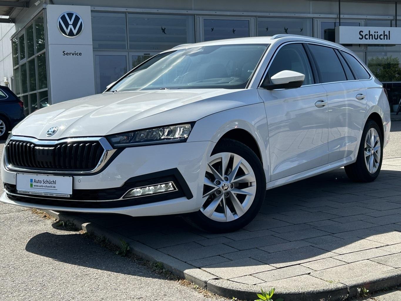 Skoda Octavia Combi 2.0 TDI DSG Style HEAD-UP+SMART-LINK+VIRTUAL-COCKPIT+NAVI-COLUMBUS+LED+DAB+SHZ+PDC+ACC+KEYLESS+BLUETOOTH+LANE-ASSIST
