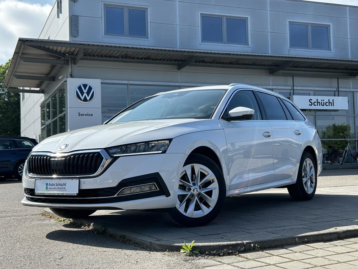 Skoda Octavia Combi 2.0 TDI DSG Style AHK+HEAD-UP+SMART-LINK+VIRTUAL-COCKPIT+NAVI-COLUMBUS+LED+DAB+SHZ+PDC+ACC+KEYLESS+BLUETOOTH+LANE-ASSIST