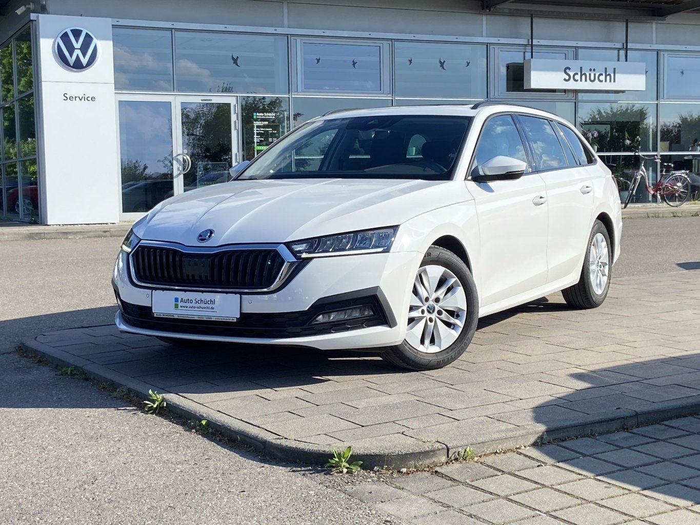 Skoda Octavia Combi 2.0 TDI DSG PANORAMA+AHK+SMART-LINK+VIRTUAL-COCKPIT+NAVI-COLUMBUS+LED+DAB+PDC+4xSHZ+ACC+KEYLESS+BLUETOOTH+LANE-ASSIST