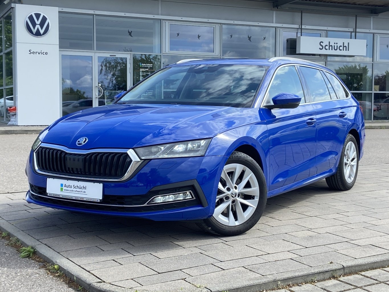 Skoda Octavia Combi 2.0 TDI DSG 4x4 Style STANDHEIZUNG+PANORAMA+AHK+HEAD-UP+SMART-LINK+VIRTUAL-COCKPIT+NAVI-COLUMBUS+KAMERA+LED+MATRIX-LED+PARKASSIST+DAB+4xSHZ+ACC+KEYLESS+BLUETOOTH+LANE-ASSIST