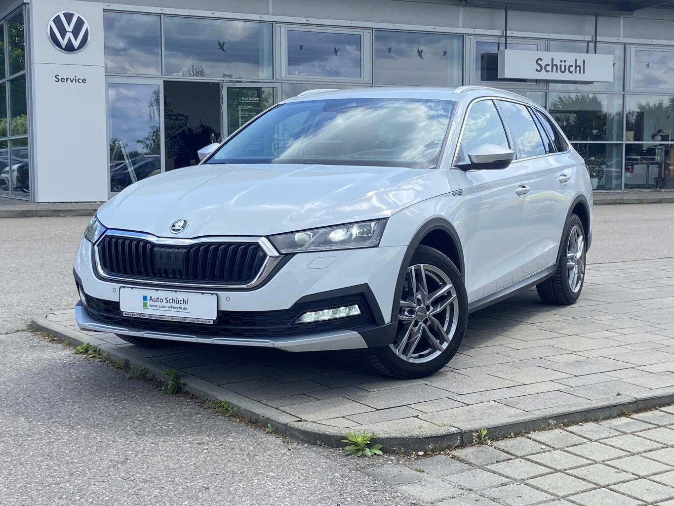 Skoda Octavia Combi Scout 2.0 TDI DSG 4x4 STANDHEIZUNG+HEAD-UP+SMART-LINK+VIRTUAL-COCKPIT+NAVI-COLUMBUS+LED+MATRIX-LED+DAB+LANE-ASSIST+PDC+4xSHZ+GRA+KEYLESS+BLUETOOTH