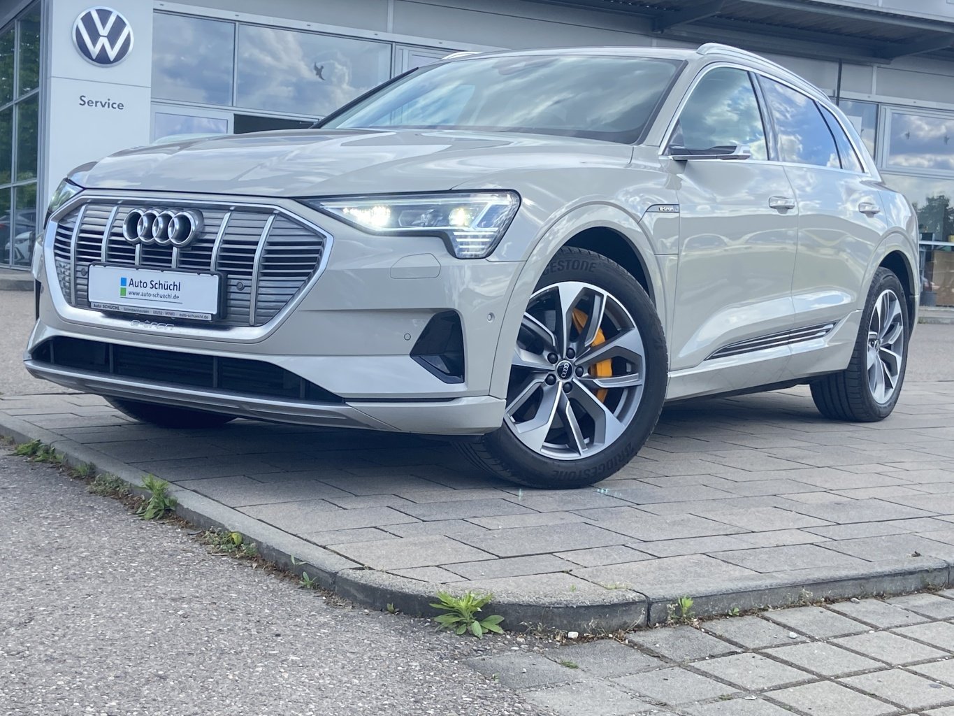 Audi e-tron 55 Quattro GARANTIE+HEAD-UP+ACC+NAVI+MATRIX-LED+KAMERA+LED+CCS+PARKASSIST+DAB+SHZ+BLUETOOTH+KEYLESS+ACC+LANE-ASSIST+VIRTUAL-COCKPIT