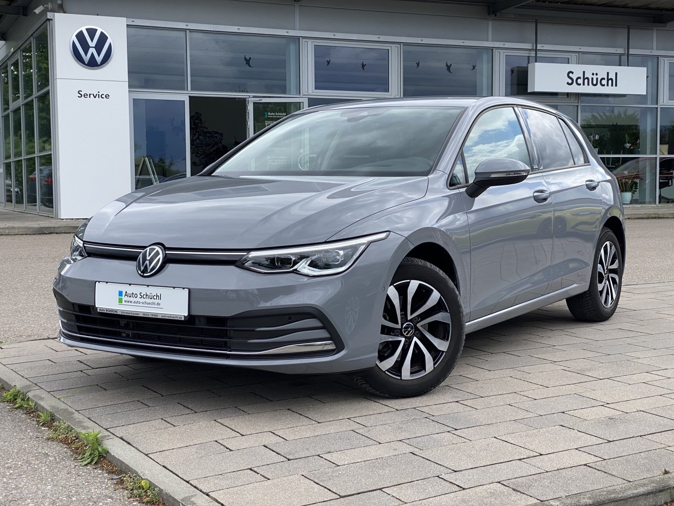 Volkswagen Golf 1.5 TSI Life GARANTIE+STANDHEIZUNG+HEAD-UP+ACC+APP-CONNECT+ACTIVE-INFO+ACC+LANE-ASSIST+KAMERA+NAVI+LED+PARKASSIST+DAB+4xSHZ+ACC+BLUETOOTH