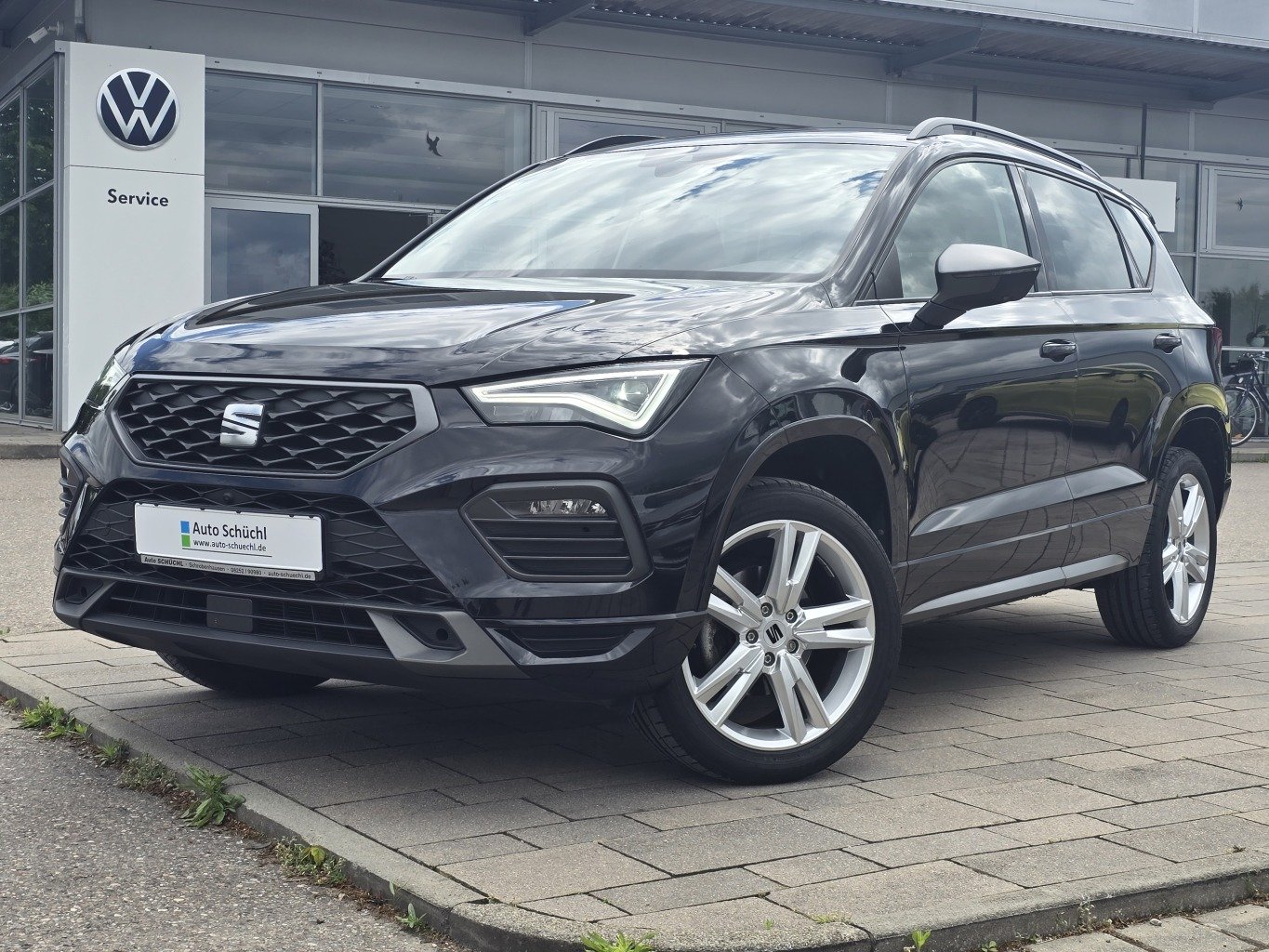 Seat Ateca 1.5 TSI DSG FR-LINE AHK+360-KAMERA+VIRTUAL-COCKPIT+NAVI-PRO+LED+FULL-LINK+DAB+LANE-ASSIST+SHZ+PDC+ACC+KEYLESS