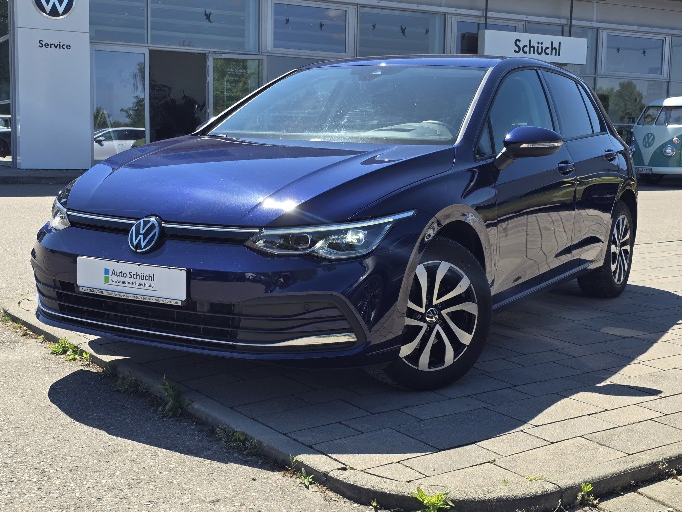 Volkswagen Golf 1.5 TSI LIFE GARANTIE STANDHEIZUNG+HEAD-UP+ACC+APP-CONNECT+ACTIVE-INFO+LANE-ASSIST+KAMERA+NAVI+LED+PARKASSIST+DAB+4xSHZ+ACC+BLUETOOTH