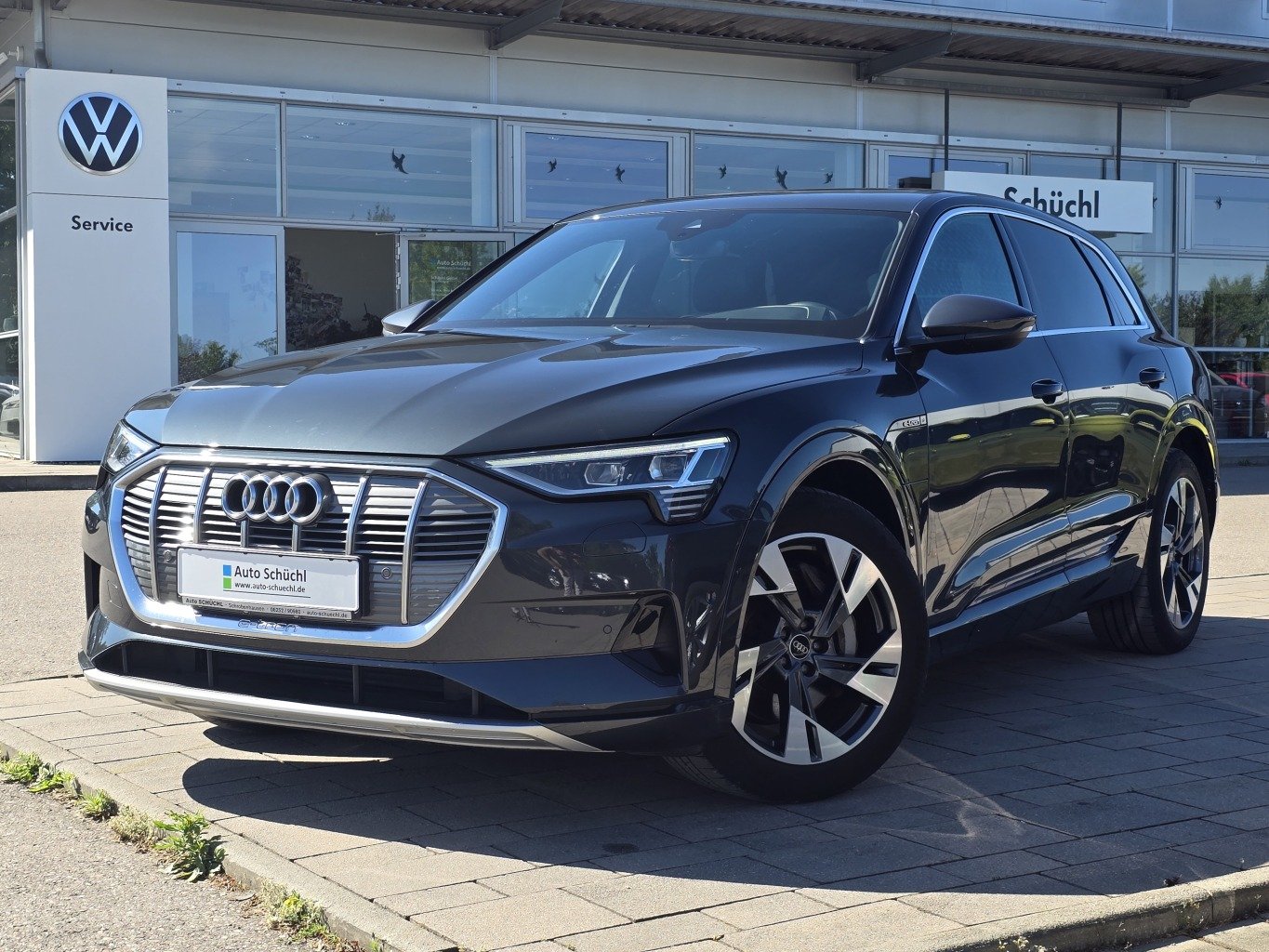 Audi e-tron 55 advanced quattro 95 kwh S-LINE AHK+PANORAMA+TEIL-LEDER+SPORTSITZE+STANDKLIMATISIERUNG+NAVI+VIRTUAL-COCKPIT+LED+CCS+PDC+SHZ+BLUETOOTH
