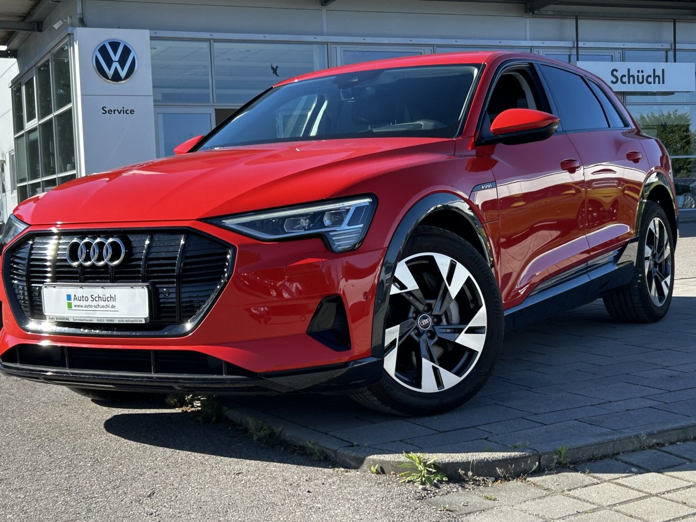 Audi e-tron 55 Quattro AHK+HEAD-UP+ACC+ASSISTENZ-TOUR-STADT+LEDER+SITZBELÜFTUNG+NAVI+LED+CCS+PARKASSIST+DAB+SHZ+BLUETOOTH+KEYLESS+LANE-ASSIST+VIRTUAL-COCKPIT