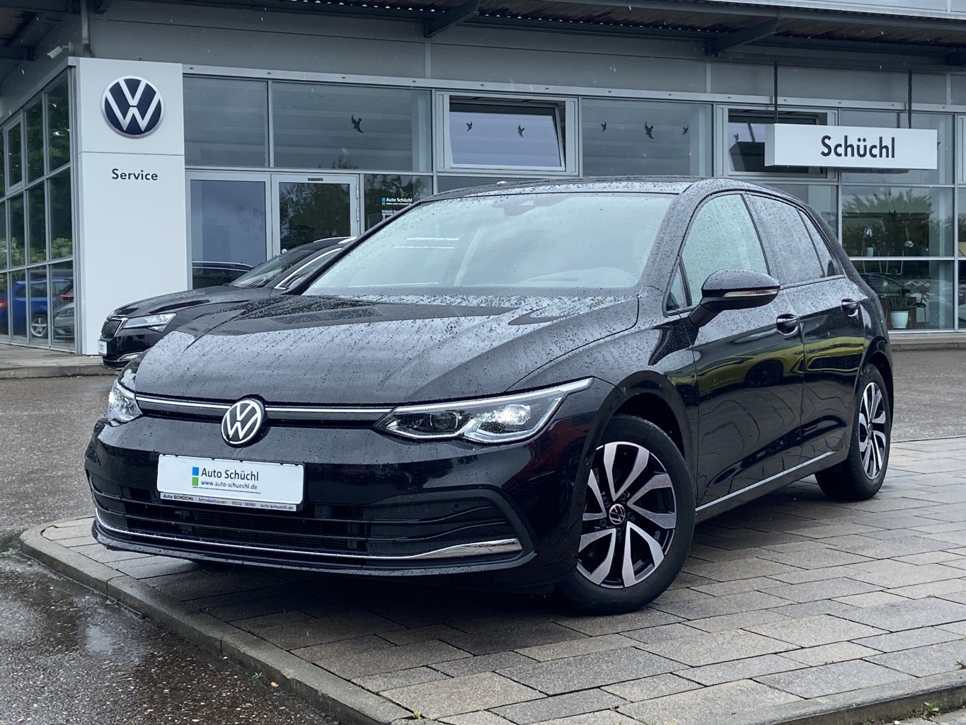 Volkswagen Golf 2.0 TDI DSG LIFE ACTIVE GARANTIE+AHK+PANORAMA+HEAD-UP+APP-CONNECT+ACTIVE-INFO+KAMERA+LED+MATRIX-LED+NAVI+PARKASSIST+DAB+LANE-ASSIST+SHZ+ACC+BLUETOOTH+KEYLESS