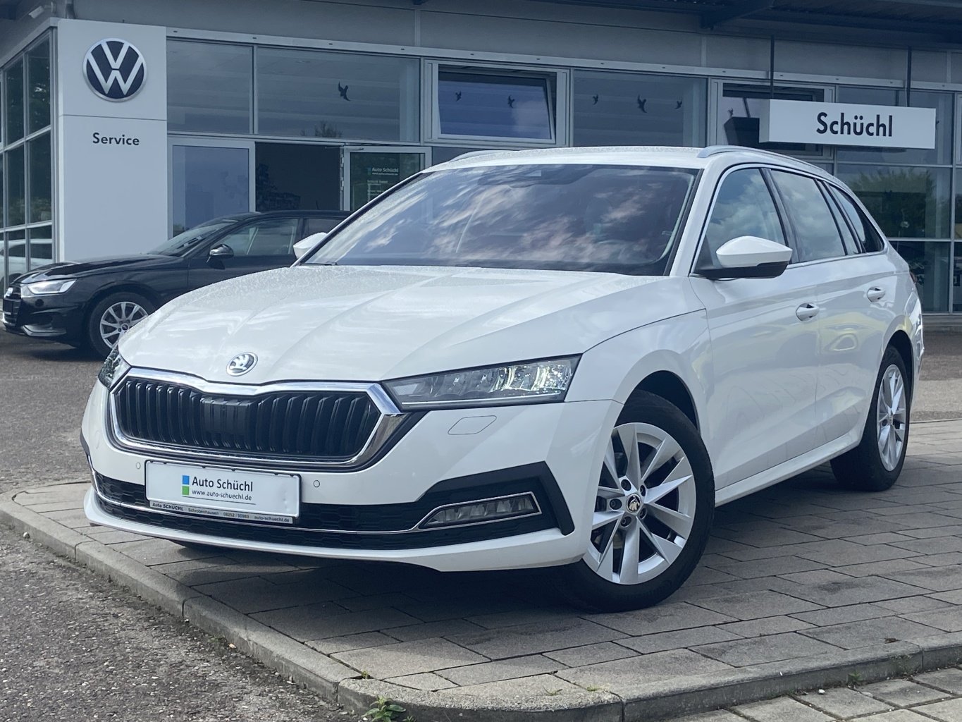 Skoda Octavia Combi 1.5 TSI DSG eTec Style AHK+NAVI-COLUMBUS+LED+DAB+LANE-ASSIST+PDC+4xSHZ+BLUETOOTH+KEYLESS