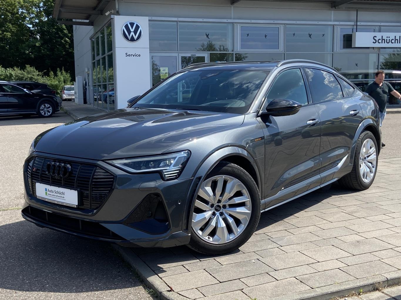 Audi e-tron S Sportback quattro 370 KW OPTIK-BLACK ASSISTENZ-TOUR-STADT+AREA+B&O+LEDER-VALC.+AHK+PANORAMA+LUFTFEDERUNG+HEAD-UP+360-KAMERA+ACC+NAVI+MATRIX-LED+MATRIX-LED+CCS+KEYLESS+DAB+4xSHZ+KEYLESS+BLUETOOTH+LANE-ASSIST+VIRTUAL-COCKPIT