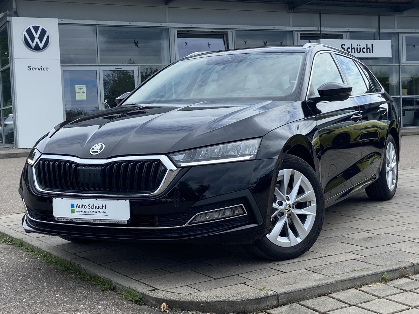 Skoda Octavia Combi 1.5 TSI e-TEC DSG AHK+HEAD-UP+SMART-LINK+VIRTUAL-COCKPIT+NAVI-COLUMBUS+LED+DAB+SHZ+PDC+ACC+KEYLESS+LANE-ASSIST