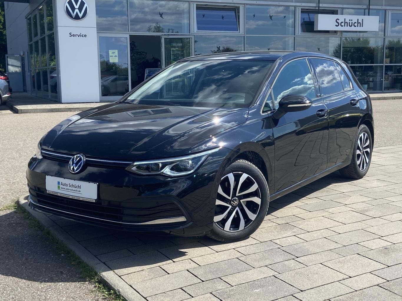 Volkswagen Golf 2.0 TDI DSG ACTIVE GARANTIE+AHK+PANORAMA+HEAD-UP+IQ LIGHT MATRIX-LED +APP-CONNECT+ACTIVE-INFO+KAMERA+LED+MATRIX-LED+NAVI+PARKASSIST+DAB+LANE-ASSIST+SHZ+ACC+BLUETOOTH+KEYLESS