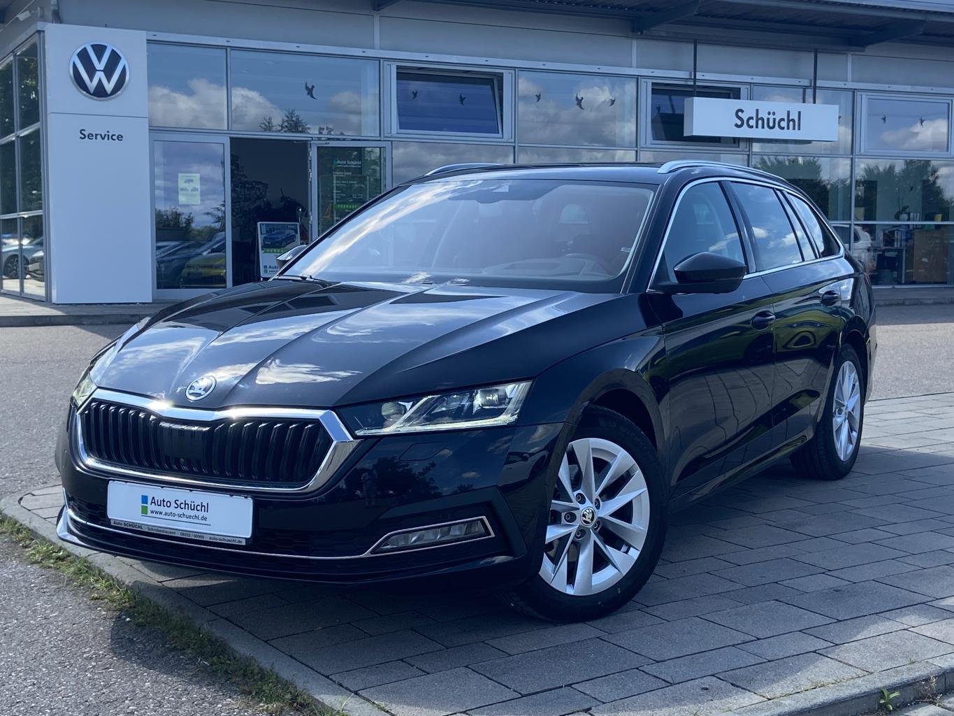 Skoda Octavia Combi 2.0 TDI DSG STYLE 4x4 PANORAMA+AHK+HEAD-UP+SMART-LINK+VIRTUAL-COCKPIT+360-KAMERA+NAVI-COLUMBUS+LED+MATRIX-LED+PARKASSIST+DAB+4xSHZ+ACC+KEYLESS+BLUETOOTH+LANE-ASSIST