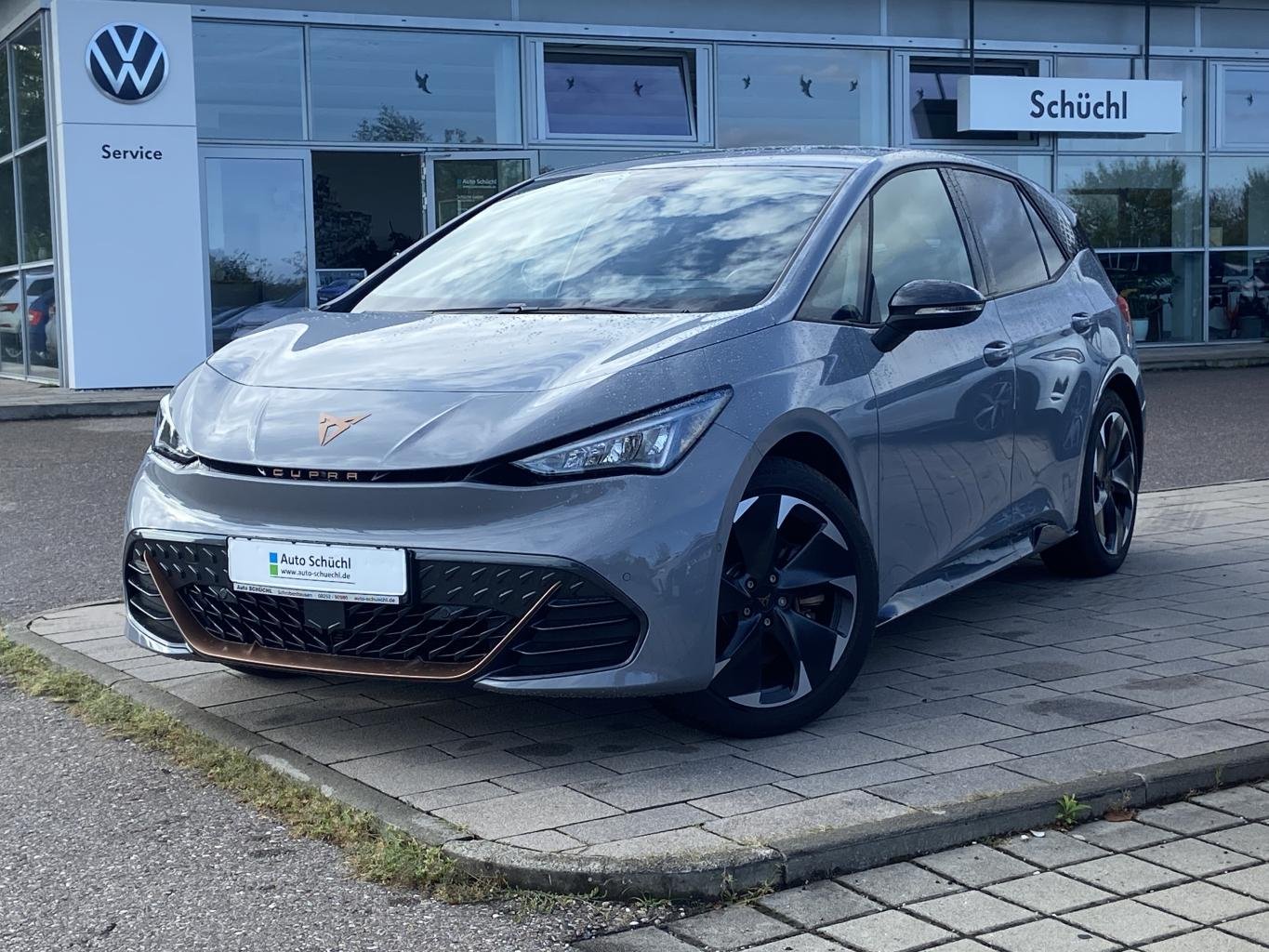 Cupra Born e-BOOST 82 kWh DYNAMIKPAKET+AUGMENTED+SCHALE+WÄRMEPUMPE+SUPERSPORTLENKRAD+HEAD-UP+360-KAMERA+PARKASSIST+NAVI+LED+CCS+FULL-LINK+DAB+SHZ+ACC+KEYLESS+BLUETOOTH+LANE-ASSIST
